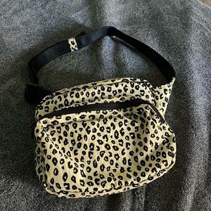 BAGGU honey leopard fanny pack